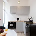 #stayhere - Modern & Butas *