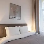 Butas #stayhere - Modern &