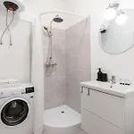 #stayhere - Modern &