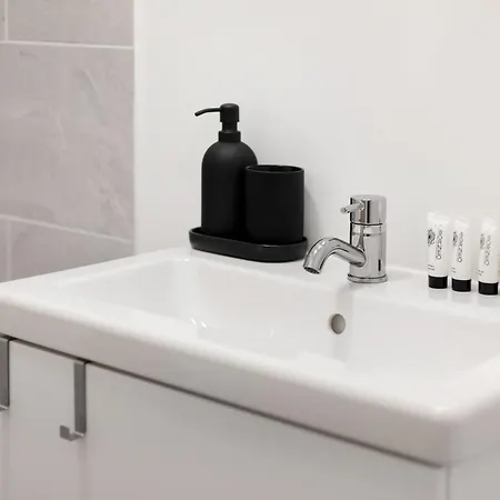 #stayhere - Modern & *