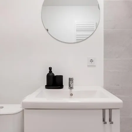 #stayhere - Modern & *